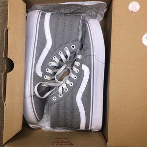 sk8 hi slim vans in the color grey